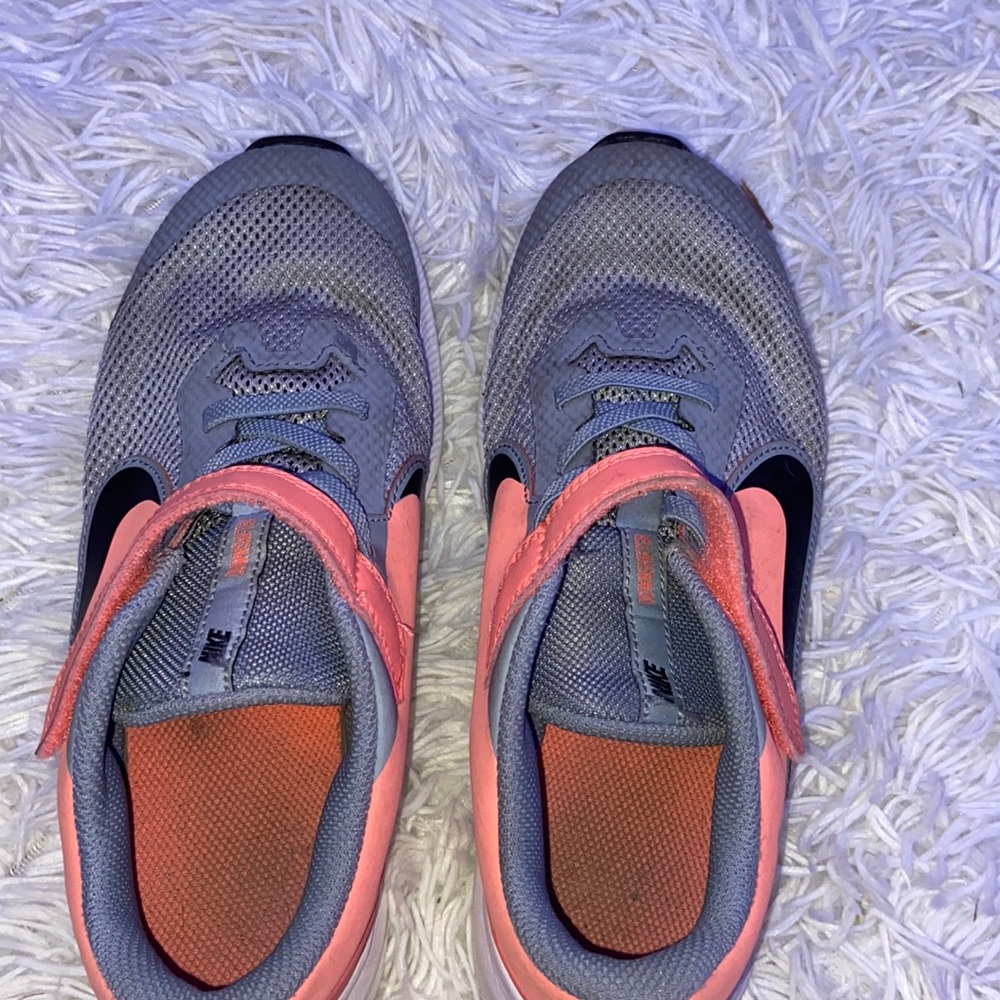 brand: nike size: YOUTH 3 color: pink and grey condition: used